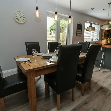 11 Highfield Holiday home *